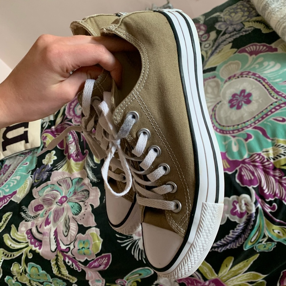 low top army green converse